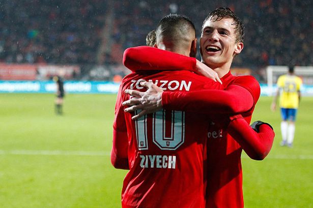 在防守端施 在防守端施